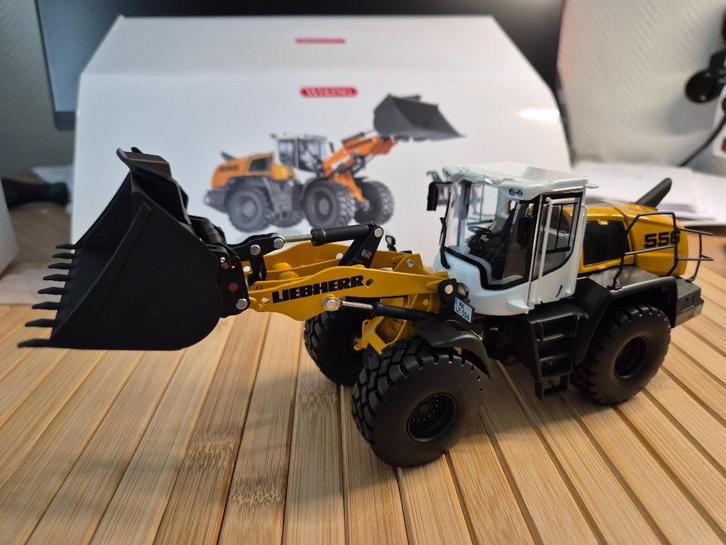 LIEBHERR SHOVEL L 556, Hobby en Vrije tijd, Modelauto's | 1:32, Nieuw, Tractor of Landbouw, Overige merken, Ophalen of Verzenden