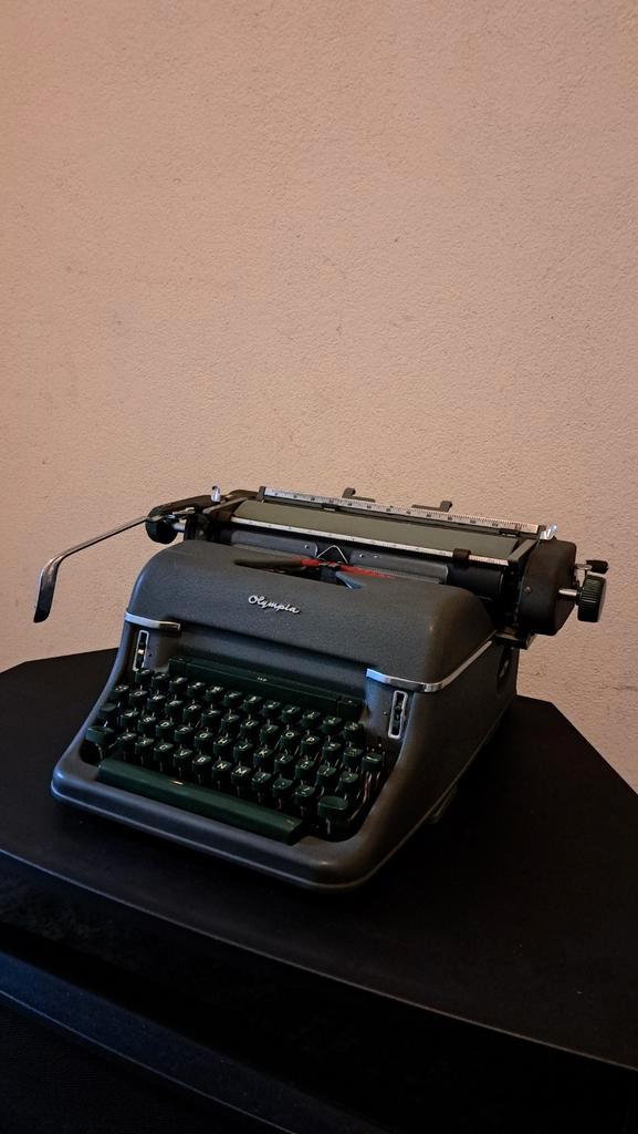 Supermooie d.groene Olympia SG-1 typemachine jaren 60, Diversen, Typemachines, Zo goed als nieuw, Ophalen of Verzenden