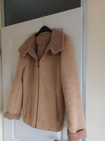 MOOIE SUEDELOOK WINTER DAMESJASJE z.g.a.nwe. beschikbaar voor biedingen