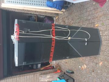 Diverse vitrine kasten beschikbaar voor biedingen