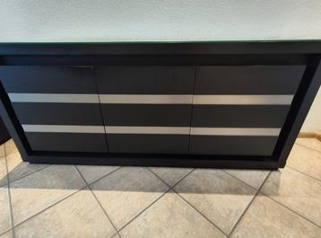 Stijlvolle donkerbruine woonkamerkast – als nieuw! beschikbaar voor biedingen