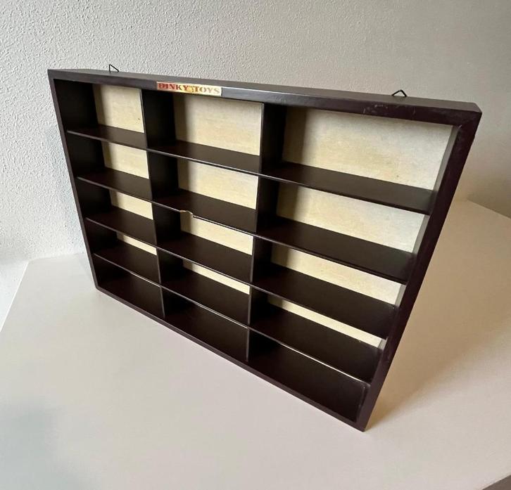 Vitrinekastje van Dinky Toys voor miniatuurauto’s, Hobby en Vrije tijd, Modelauto's | 1:43, Zo goed als nieuw, Auto, Dinky Toys