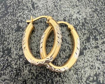 Prachtige 14 karaat gouden oorbellen beschikbaar voor biedingen