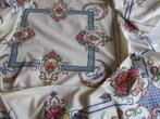 Geborduurd rozen tafelkleed 120/120, Antiek en Kunst, Antiek | Kleden en Textiel, Verzenden