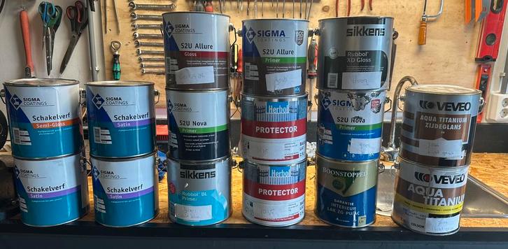 2,5 liter blikken verf ( per blik 30 euro ), Doe-het-zelf en Verbouw, Verf, Beits en Lak, Zo goed als nieuw, Lak, Wit, Ophalen