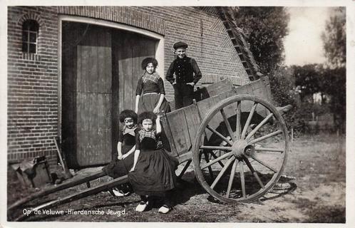 JJ137 Hierden Jeugd Klederdracht 1932, Verzamelen, Ansichtkaarten | Nederland, Gelopen, Gelderland, 1920 tot 1940, Verzenden