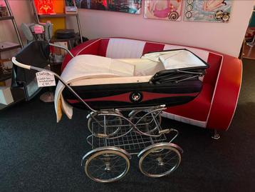 Cadillac kinderwagen, zeldzaam en uniek.GRATIS , MOET WEG. beschikbaar voor biedingen