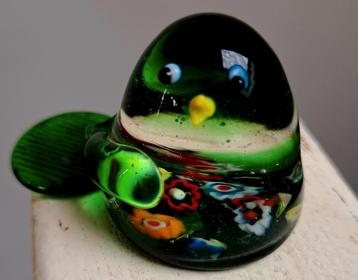 Vogeltje van glas beschikbaar voor biedingen