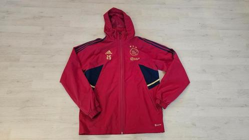 Ajax All Season Jas! Seizoen 22/23! Sponsor + Nr! Mt M!, Kleding | Heren, Sportkleding, Zo goed als nieuw, Voetbal, Rood, Ophalen of Verzenden