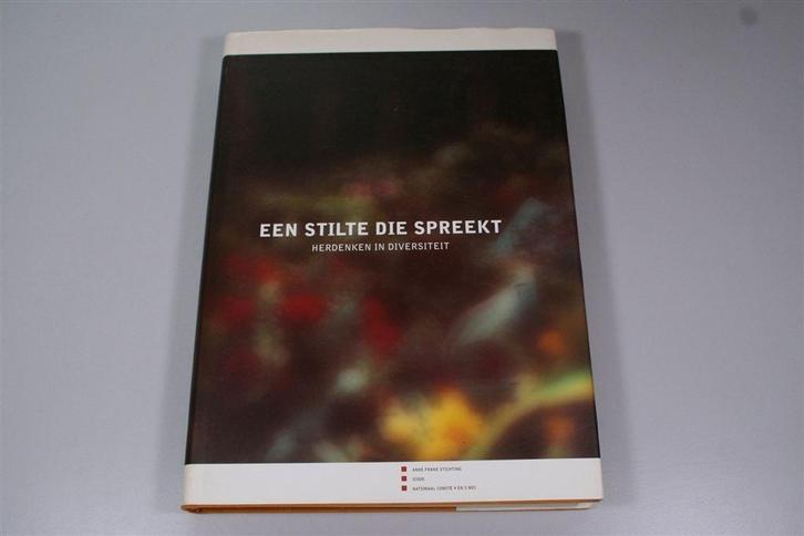 Stilte die Spreekt — Herdenken & WOII, Boeken, Oorlog en Militair, Zo goed als nieuw, Overige onderwerpen, Tweede Wereldoorlog