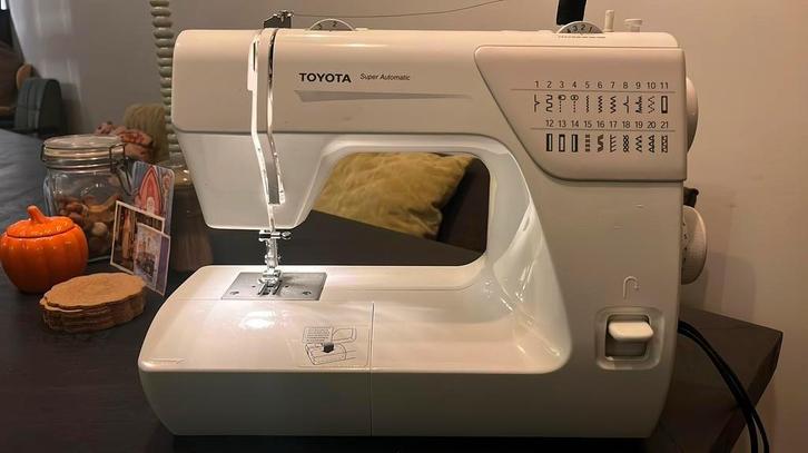 Toyota Super Automatic Naaimachine, Hobby en Vrije tijd, Naaimachines en Toebehoren, Gebruikt, Naaimachine, Overige merken, Ophalen