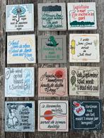 Keramieken tegeltjes met maandspreuk, Antiek en Kunst, Ophalen of Verzenden
