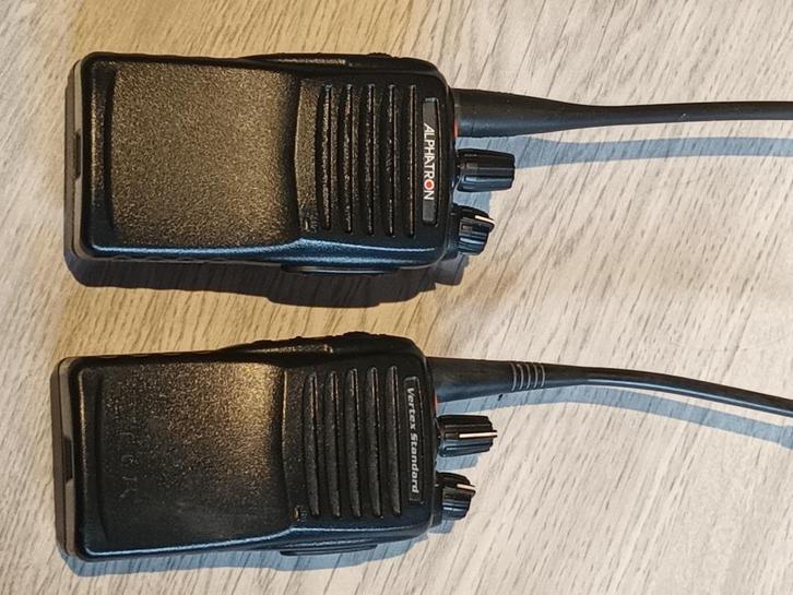 2X Vertex portofoon VX451 UHF, Telecommunicatie, Portofoons en Walkie-talkies, Gebruikt, Portofoon of Walkie-talkie, 2 to 5 km