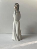 Gaaf, porseleinen vrouwenfiguur van Porcelanas Miquel Spain., Ophalen of Verzenden, Zo goed als nieuw