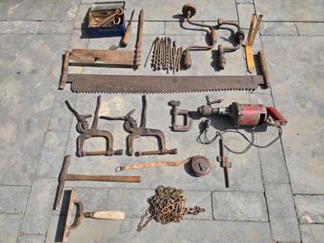 antieke handgereedschap beschikbaar voor biedingen