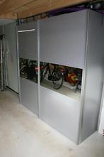 Kledingkast met twee schuifdeuren, 200 cm of meer, Kunststof, Modern, Gebruikt