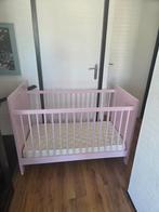 Roze babybed ledikant incl matras, Kinderen en Baby's, Babywiegjes en Ledikanten, Ophalen, Gebruikt, Ledikant