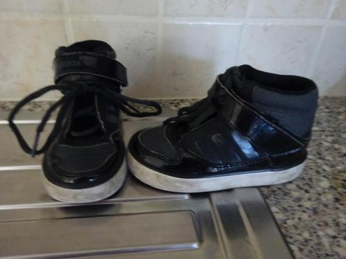 ADIDAS zwarte klittenband schoen - maat 22, Kinderen en Baby's, Kinderkleding | Schoenen en Sokken, Zo goed als nieuw, Sportschoenen