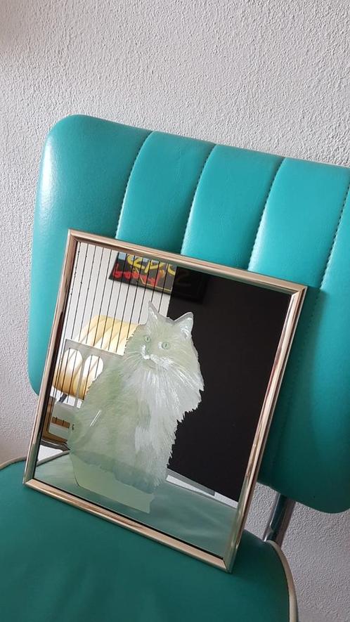 Vintage spiegel poes op kussen met gouden lijst jaren 80, Huis en Inrichting, Woonaccessoires | Spiegels, Gebruikt, Minder dan 50 cm