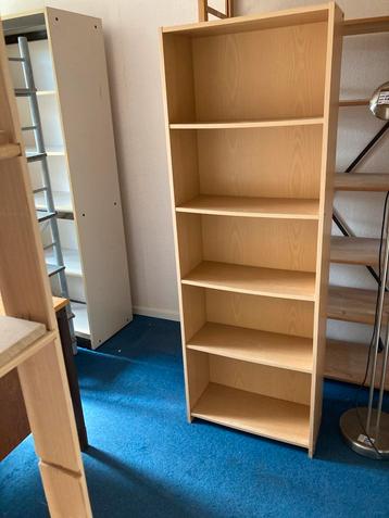 Houten Boekenkast - Gebruikt beschikbaar voor biedingen