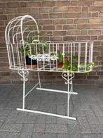 Antieke metalen wieg, Ophalen