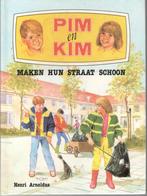 Henri Arnoldus - Pim en Kim maken hun straat schoon., Ophalen of Verzenden, Zo goed als nieuw
