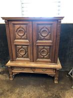 Eikenhouten Kussenkast, Ophalen