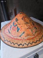Decoratieve Aziatische hoed met handgeschilderde details, Ophalen of Verzenden