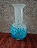 Schots Caithness glazen vaasje met wit/blauwe swirl, Blauw, Ophalen of Verzenden, Minder dan 50 cm, Glas