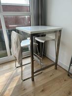 Hoge tafel met twee matchende stoelen, afgeprijsd, moet weg!, Huis en Inrichting, Tafels | Eettafels, Ophalen, 50 tot 100 cm, Vierkant