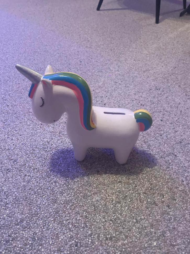 Leuke eenhoorn spaarpot, Verzamelen, Spaarpotten, Gebruikt, Dier, Steen, Aardewerk of Keramiek, Ophalen of Verzenden