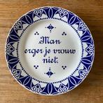 Vintage bord wandbord spreuk - man erger je vrouw niet, Antiek en Kunst, Ophalen of Verzenden