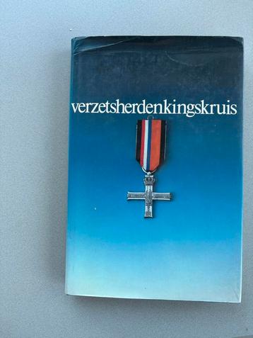 (C) Verzetsherdenkingskruis – Nationaal Comité , militair beschikbaar voor biedingen