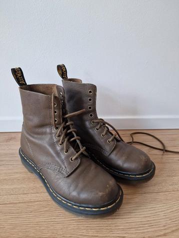 Khaki Dr. Martens maat 38 beschikbaar voor biedingen