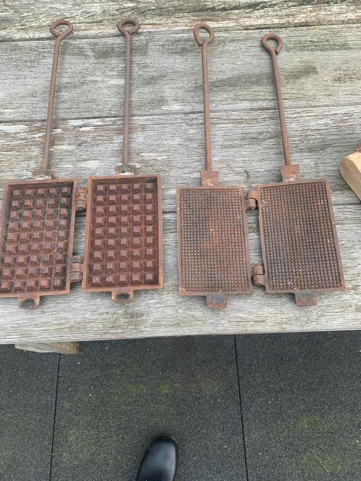 Oude Wafelijzers - 2x, Antiek en Kunst, Antiek | Keukenbenodigdheden, Ophalen of Verzenden