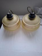 2 oude mat geel glazen hanglampen, Huis en Inrichting, Lampen | Hanglampen, Ophalen of Verzenden, Gebruikt, Glas, Minder dan 50 cm