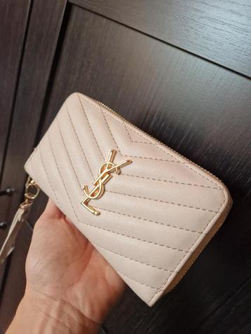 Ysl Mooie beige portemonnee beschikbaar voor biedingen