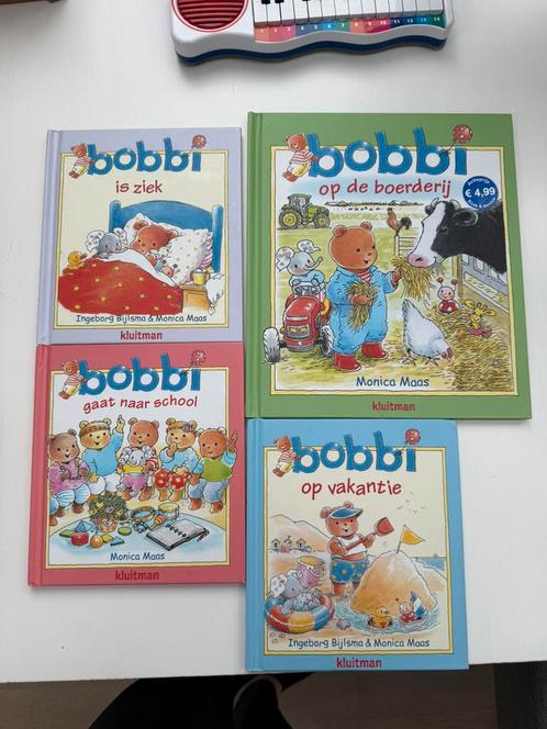 Monica Maas Bobbi school / is ziek / op vakantie / boerderij, Boeken, Kinderboeken | Baby's en Peuters, Zo goed als nieuw, 2 tot 3 jaar