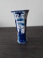 PRACHTIGE ACHTHOEKIGE *DELFTS BLAUWE* VAAS MET MOLEN., Ophalen of Verzenden