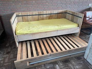 Steigerhouten Bed met Uitschuifbed beschikbaar voor biedingen
