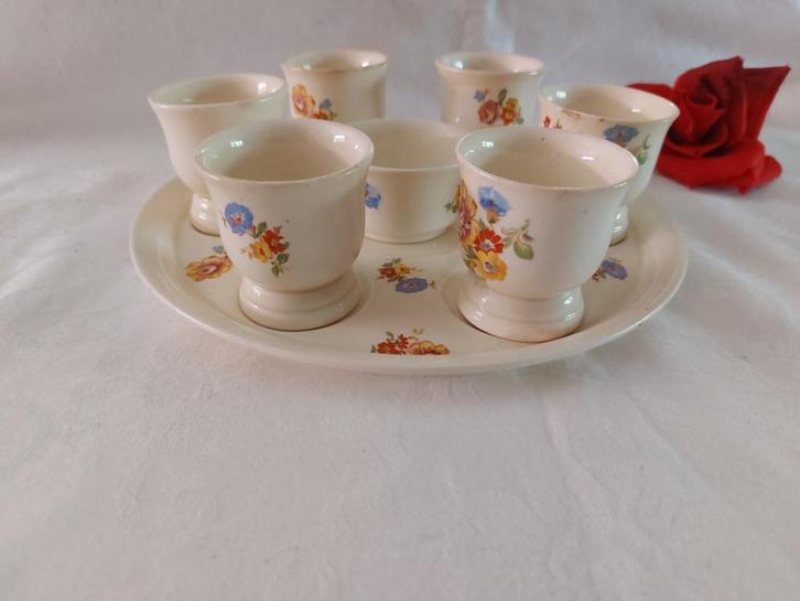 Société  Céramique | 8-delige eierdopjes set, Antiek en Kunst, Antiek | Servies los, Verzenden