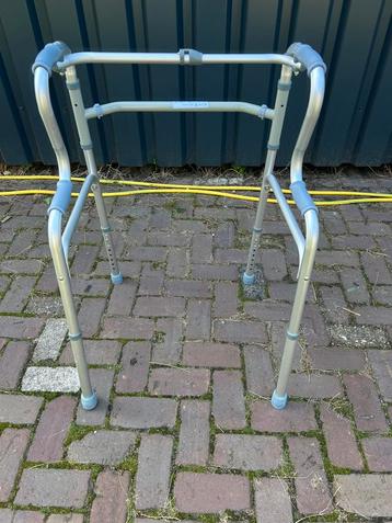 Looprek met sta op functie en loopfinctie beschikbaar voor biedingen
