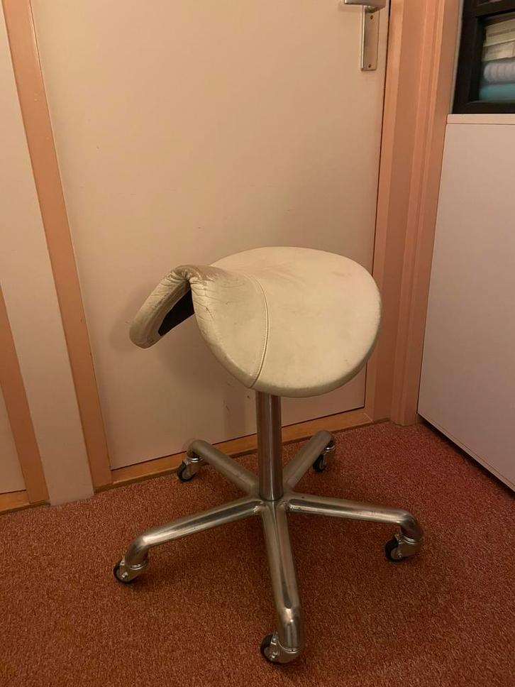 Kapperskruk of bureaustoel, Huis en Inrichting, Bureaustoelen, Gebruikt, Wit, Ophalen
