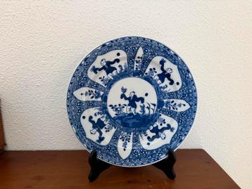 Blauw-wit decoratieve bord beschikbaar voor biedingen