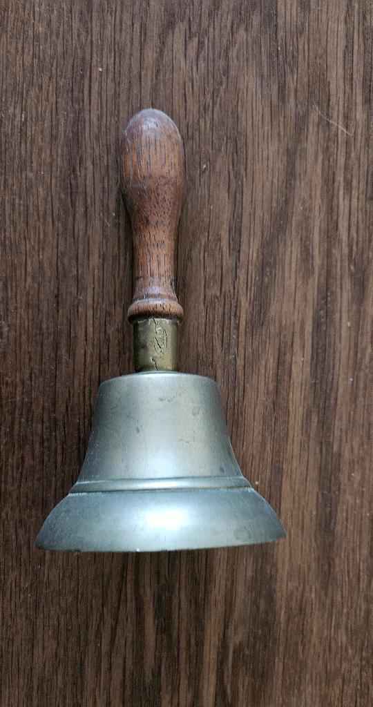 Antieke tafelbel of schoolbel met heldere klank Ivora, Antiek en Kunst, Antiek | Koper en Brons, Ophalen of Verzenden