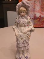 Victorian vrouw biscuit porselein, Verzamelen, Beelden en Beeldjes, Ophalen of Verzenden, Zo goed als nieuw, Mens