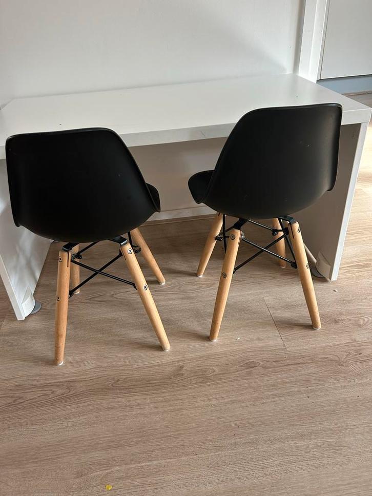 Set van 2 Zwarte kinder/peuter kuip stoeltjes, Kinderen en Baby's, Kinderkamer | Tafels en Stoelen, Gebruikt, Stoel(en), Ophalen