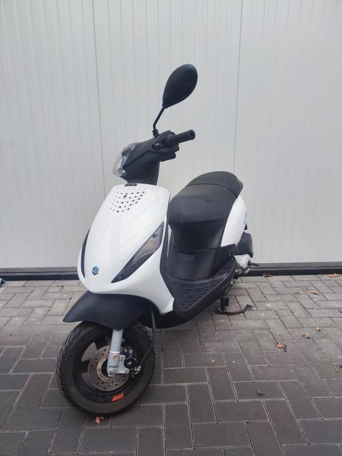Piaggio zip 50cc 4t snor, Fietsen en Brommers, Scooters | Piaggio, Zo goed als nieuw, Zip, Ophalen of Verzenden
