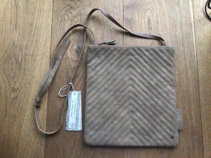 Zusss Tas Lichtbruin  - Nieuw!, Sieraden, Tassen en Uiterlijk, Tassen | Damestassen, Nieuw, Schoudertasje, Bruin, Ophalen of Verzenden