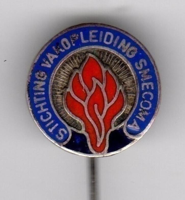 Speldje STICHTING VAKOPLEIDING SMECOMA (A9)  Smecoma is een, Verzamelen, Speldjes, Pins en Buttons, Gebruikt, Overige onderwerpen